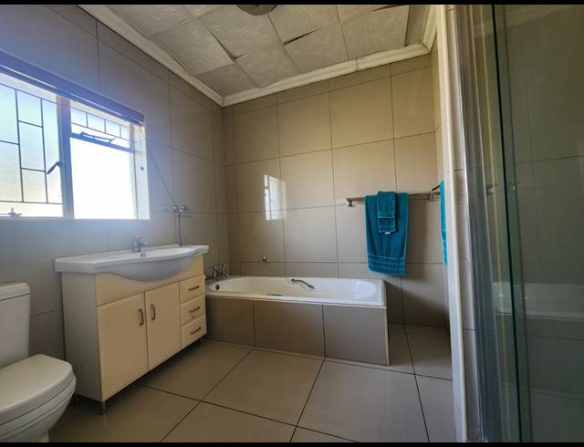 5 BEDROOM HOUSE FOR SALE IN MEYERTON CENTRAL